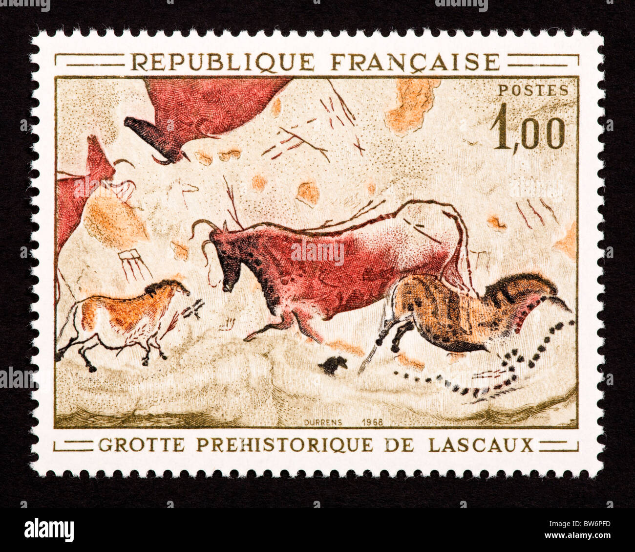 Briefmarke aus Frankreich mit prähistorischen Malereien in der Höhle von Lascaux. Stockfoto