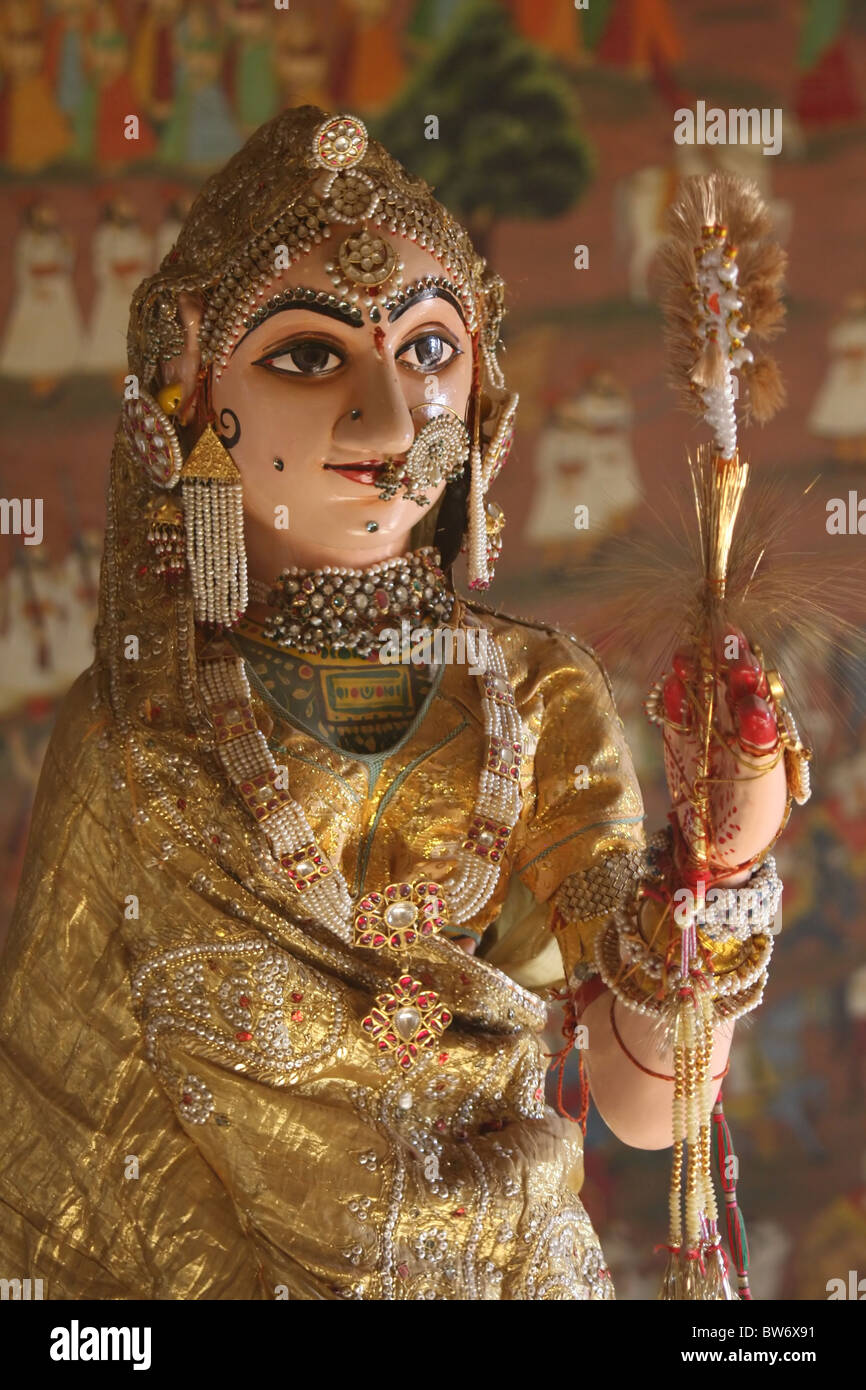 Statue des traditionellen Frau in Jaisalmer Palast Stockfoto