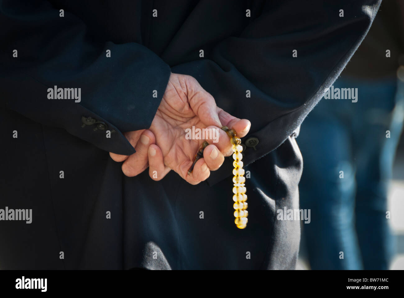 Mann zu Fuß mit einem Rosenkranz in seine Hände, Türkei, Asien Stockfoto