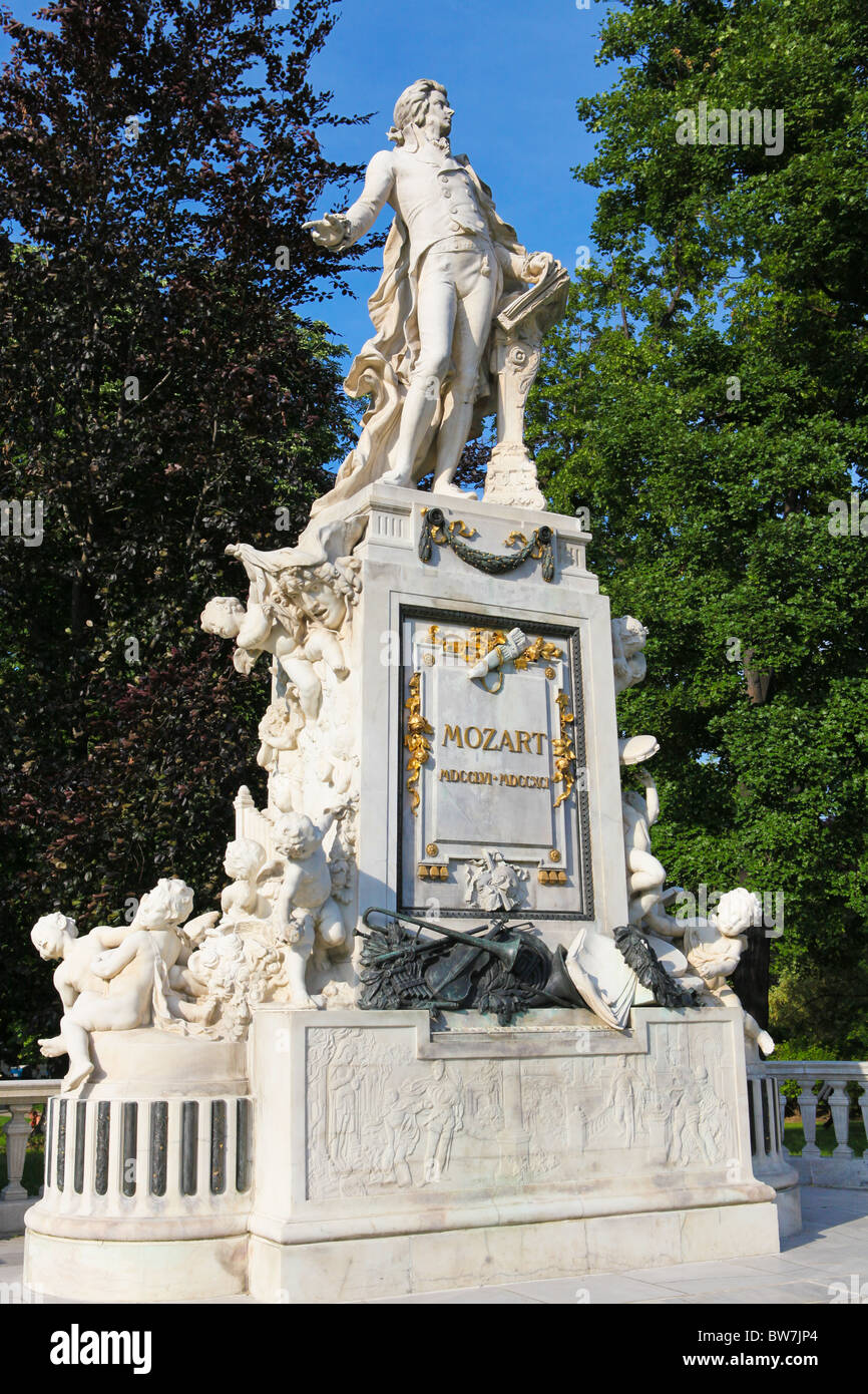 Statue von Wolfgang Amadeus Mozart im Burggarten in Wien Stockfoto