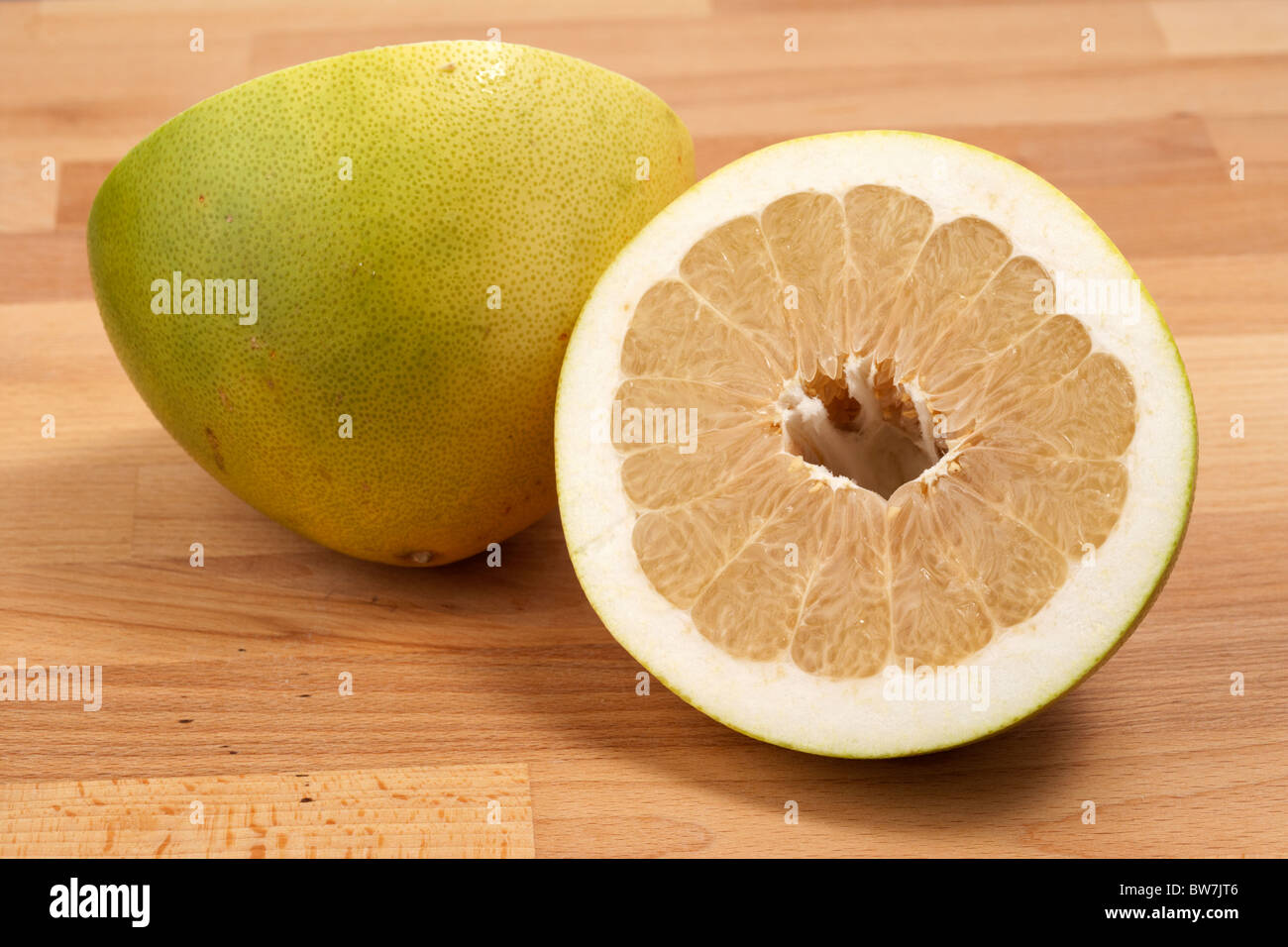halbierte Honig Pomelo citrus Maxima Frucht geschnitten Stockfoto