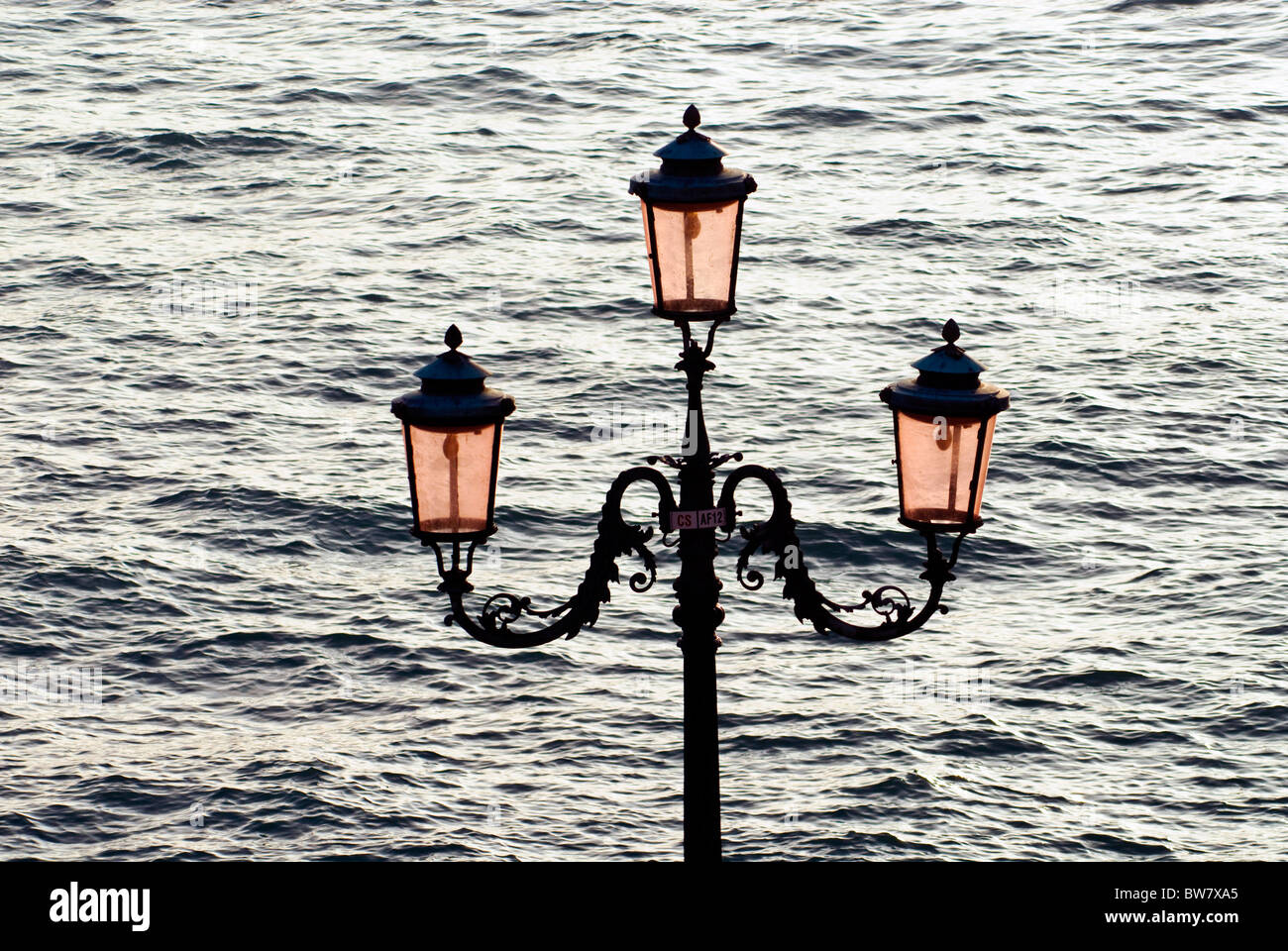 Straßenbeleuchtung auf der Riva dei Sette Martiri, Venedig Stockfoto