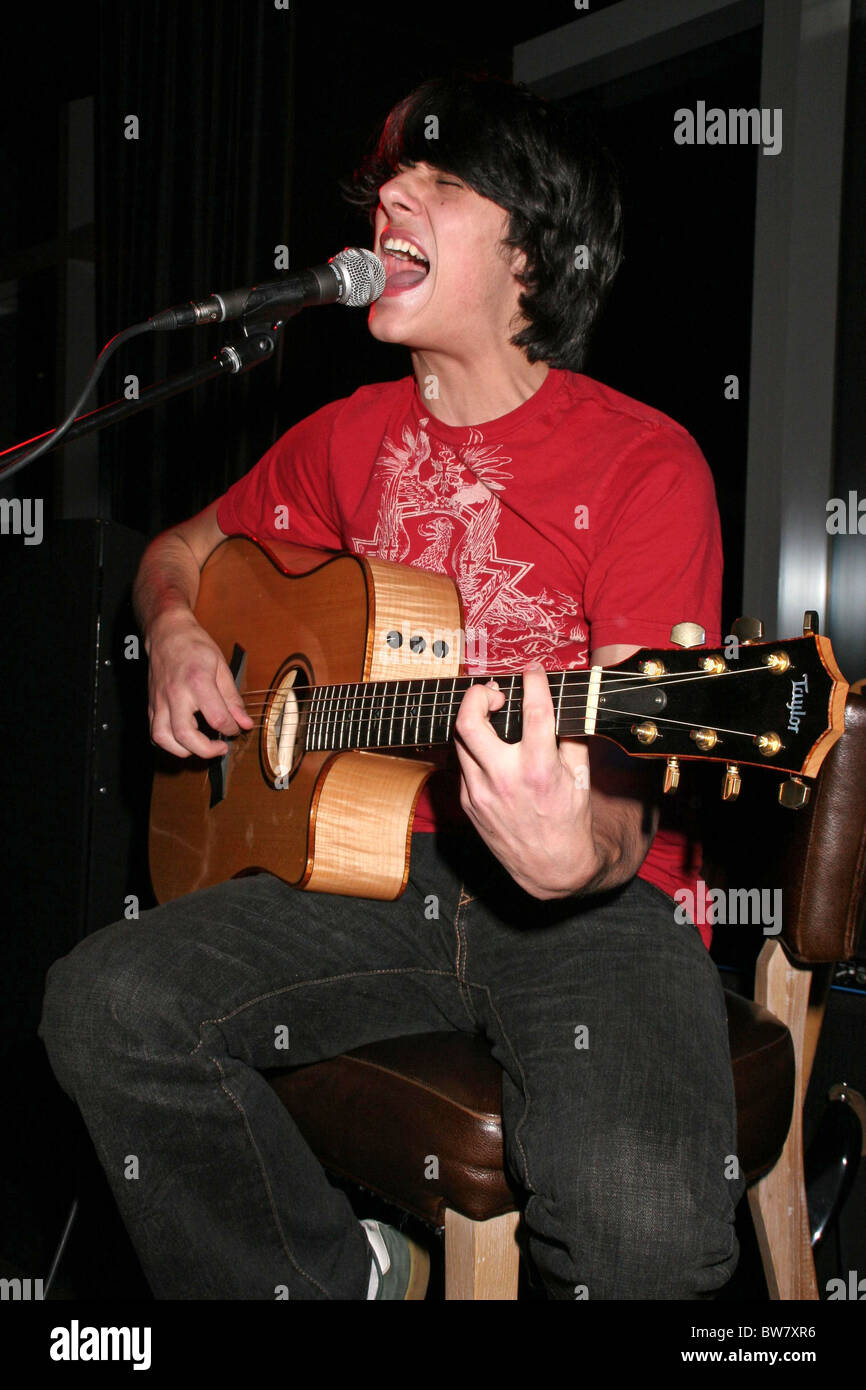 Teddy Geiger im Konzert zugunsten von TEEN Aufwand Stockfoto