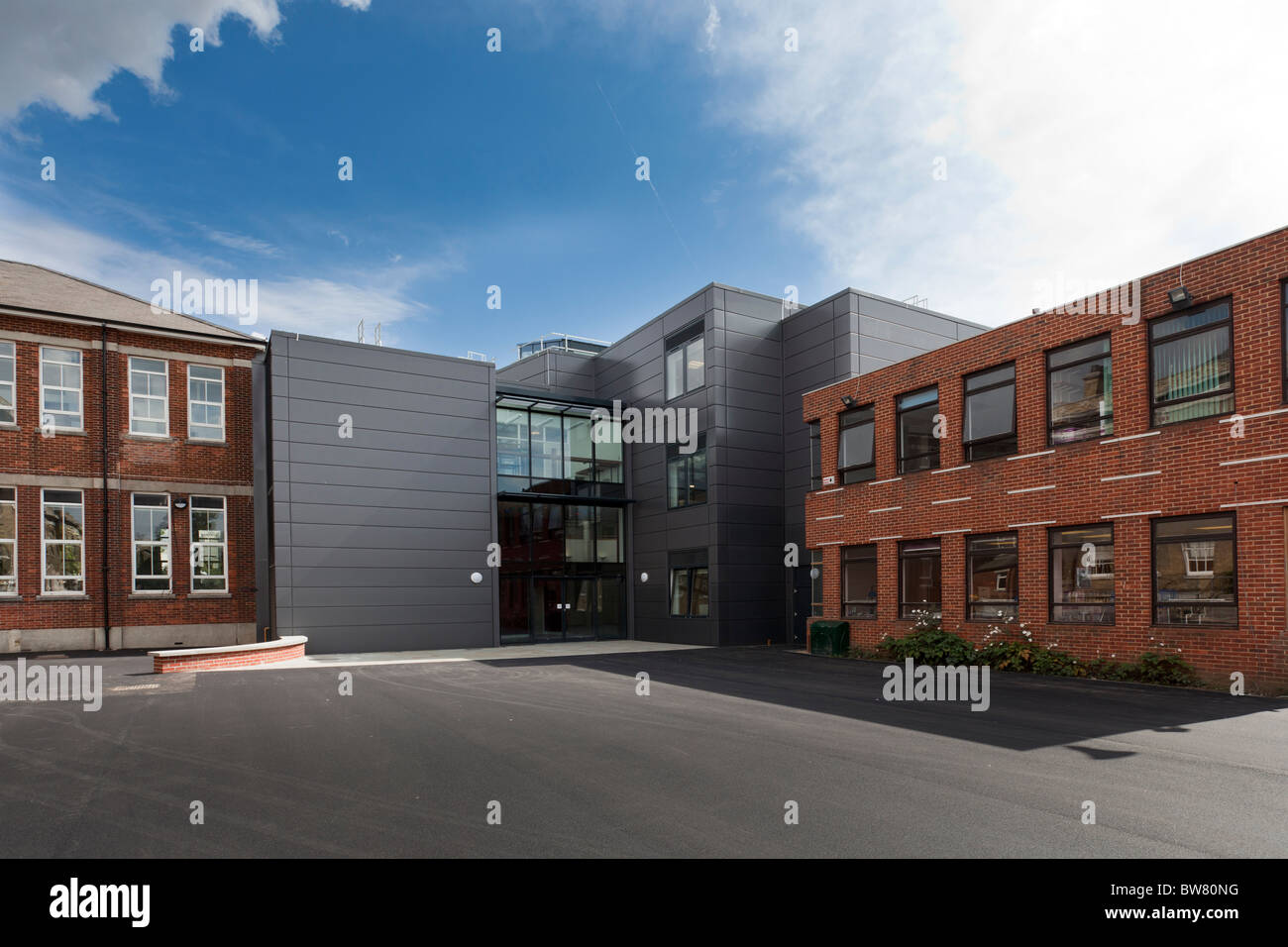 Außenseite des Portsmouth Gymnasium neue Wissenschaft Block Stockfoto
