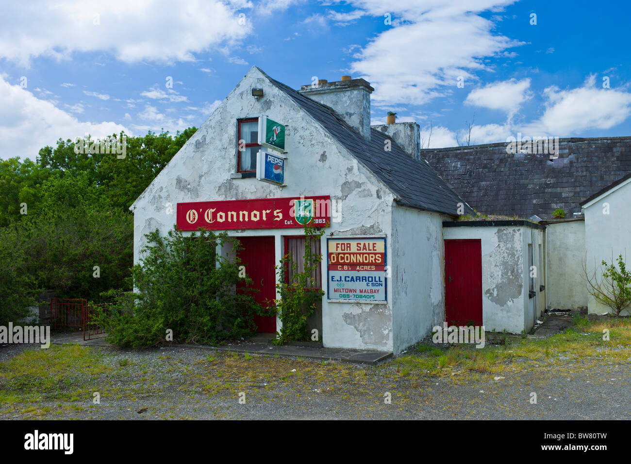 O'Connors stillgelegten shop Geschäft zum Verkauf an Annageragh in der Nähe von Creegh, County Clare, Irland Stockfoto