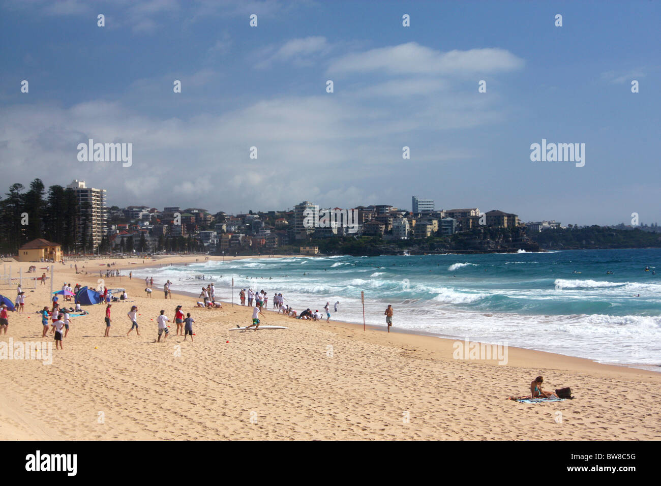 Manly Beach mit Menschen spielen Beach-Volleyball Sydney NSW Australia Stockfoto