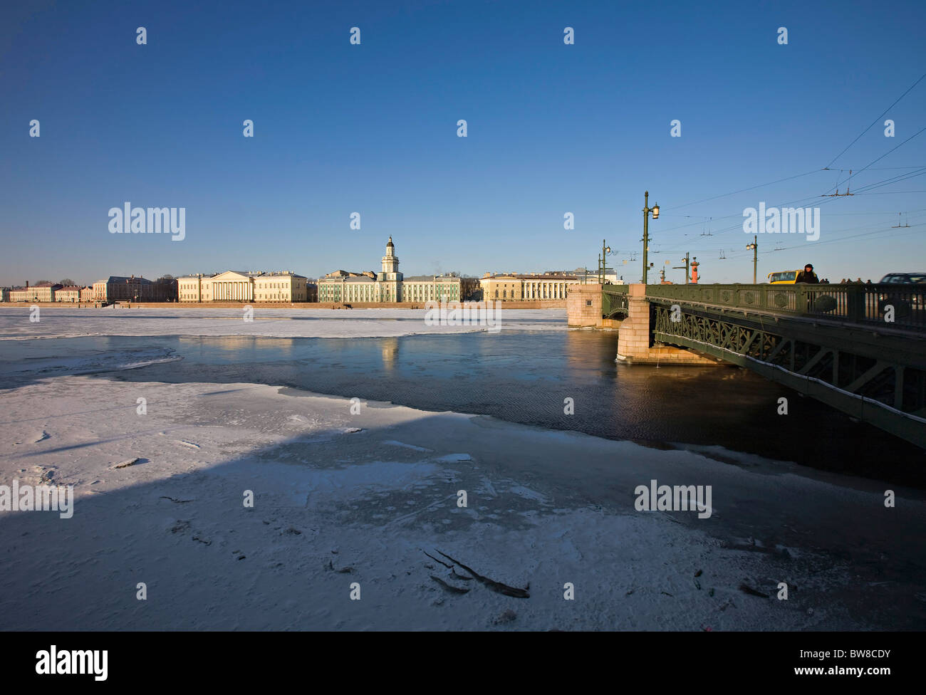 Die "Newa" Blick auf die Kunstkammer auf der Universität Damm "Vasilievsky Insel", St. Petersburg Russland Stockfoto