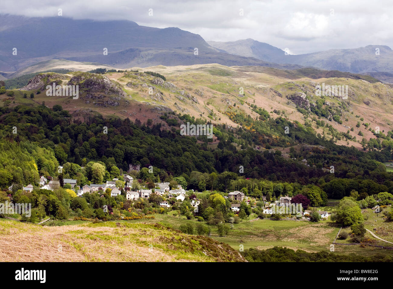 Das Dorf Eskdale Green Eskdale gesehen von Muncaster fiel Lake District, Cumbria England Stockfoto