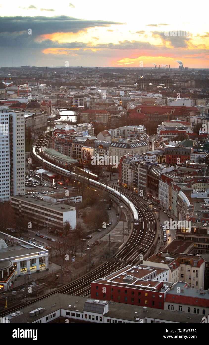 Stadt-Panorama mit Blick auf die s-Bahn, Berlin, Deutschland Stockfoto