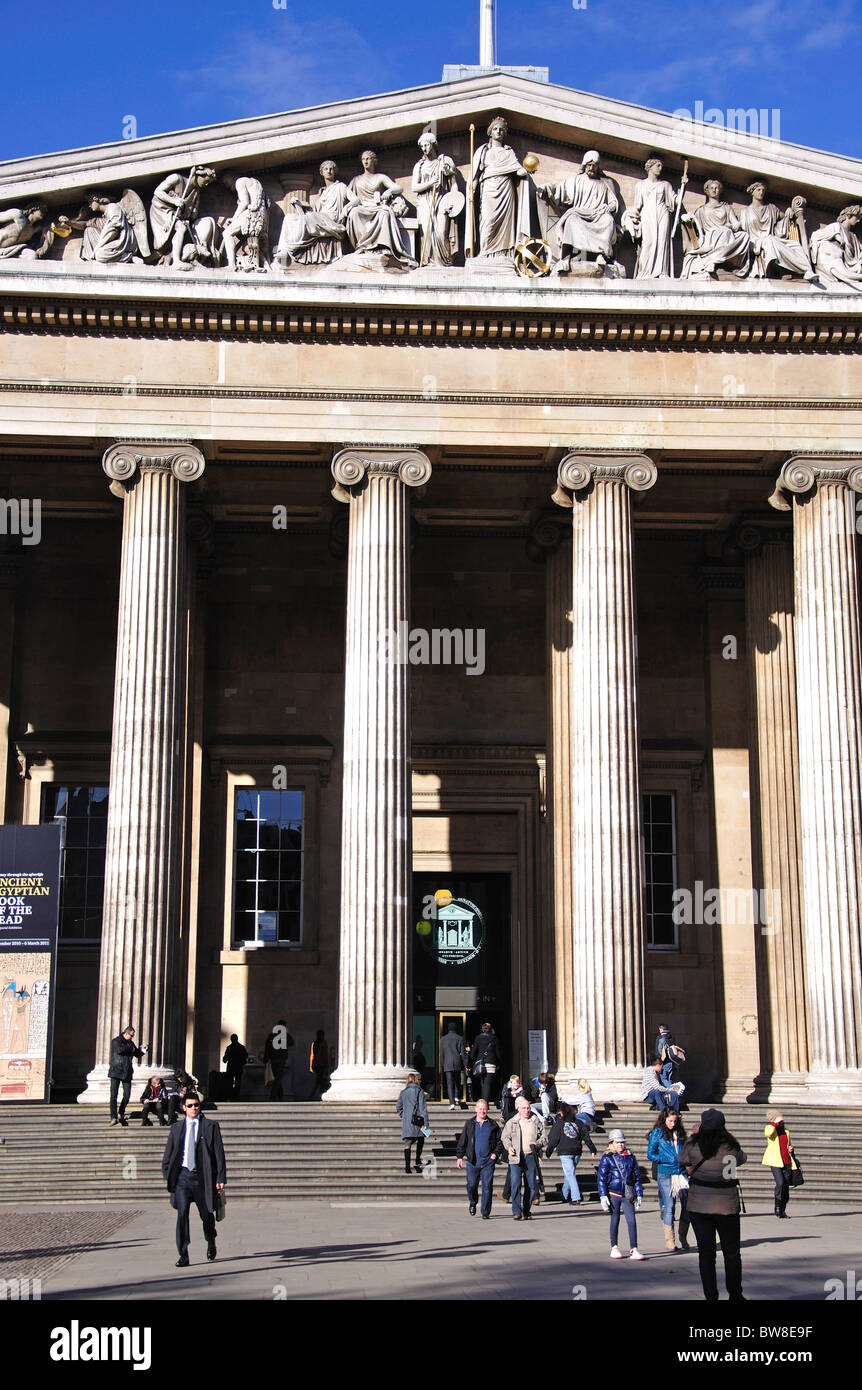 Haupteingang, das British Museum, Great Russell Street, Bloomsbury, London, England, Vereinigtes Königreich Stockfoto