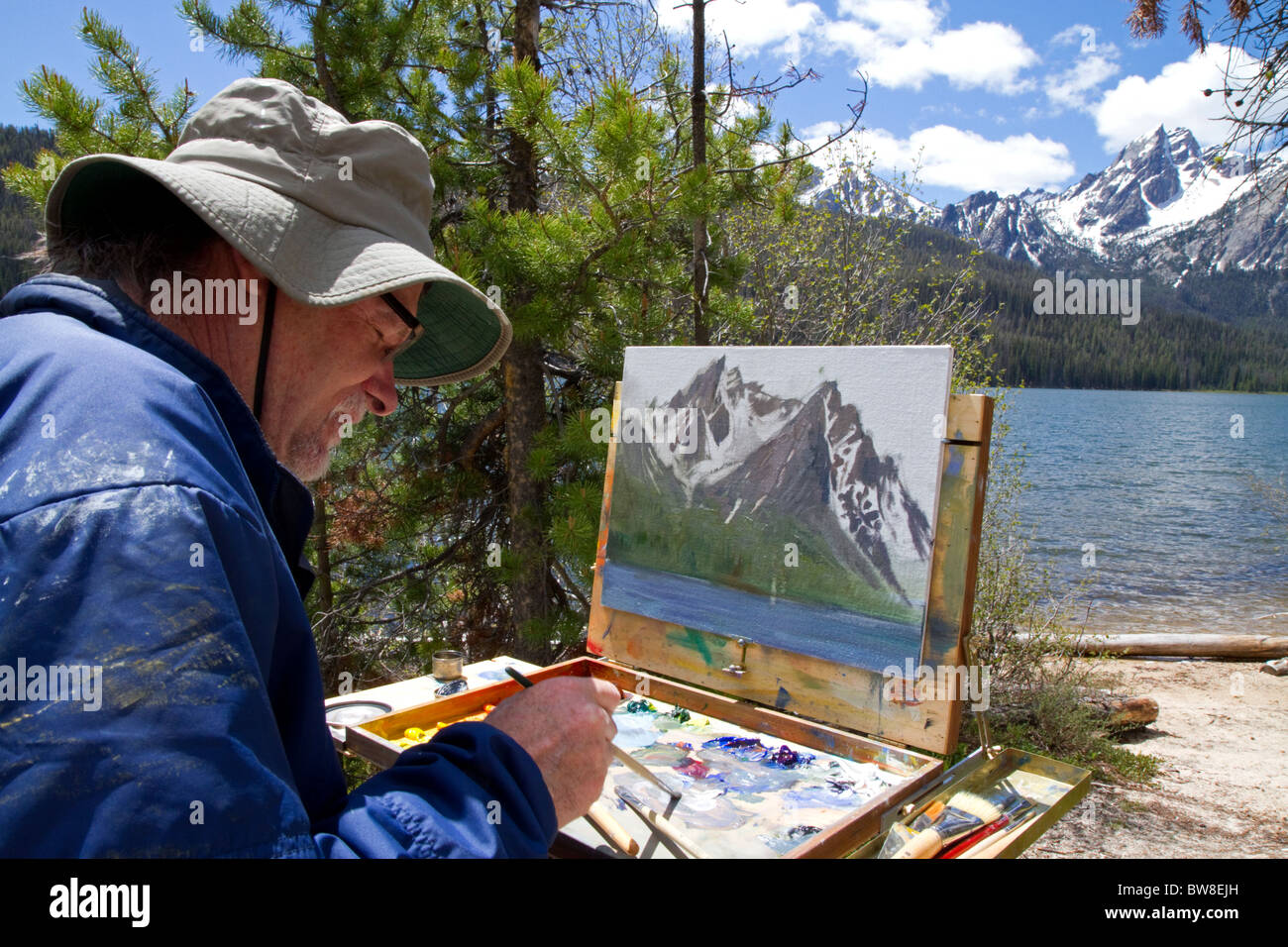 Künstler malen McGown Gipfel und Stanley See in der Sägezahn-Gebirge in der Nähe von Stanley, Idaho, USA. Stockfoto
