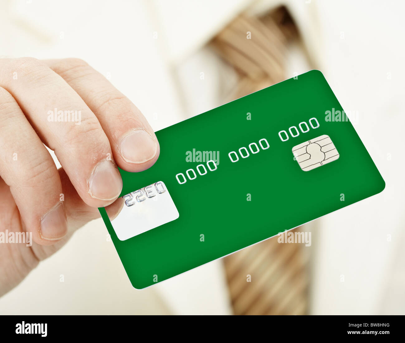 Die Person im Besitz einer grünen elektronische Plastikkarte in einer hand Stockfoto