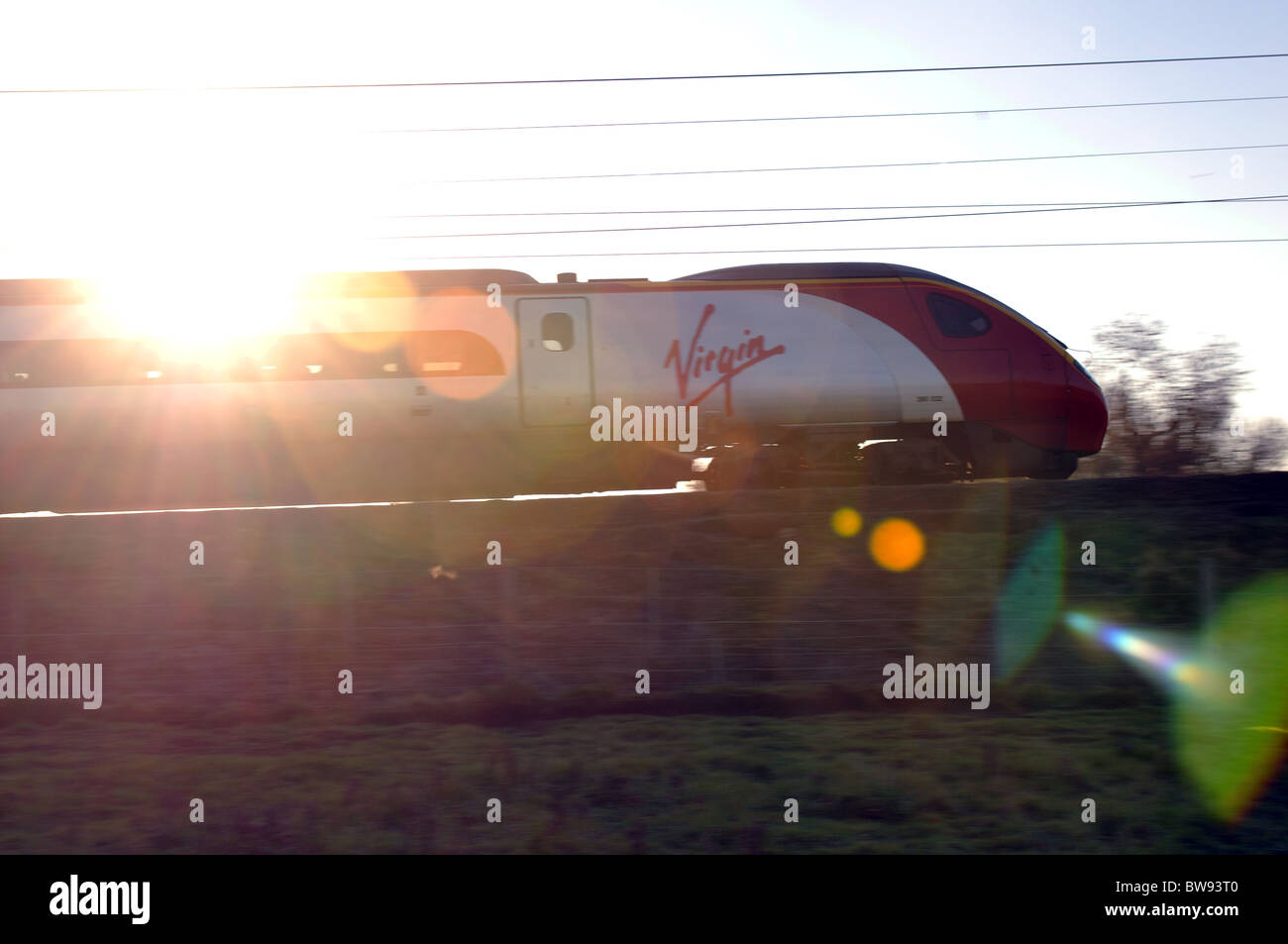 Jungfrau Pendolino-Zug und Lens flare Stockfoto