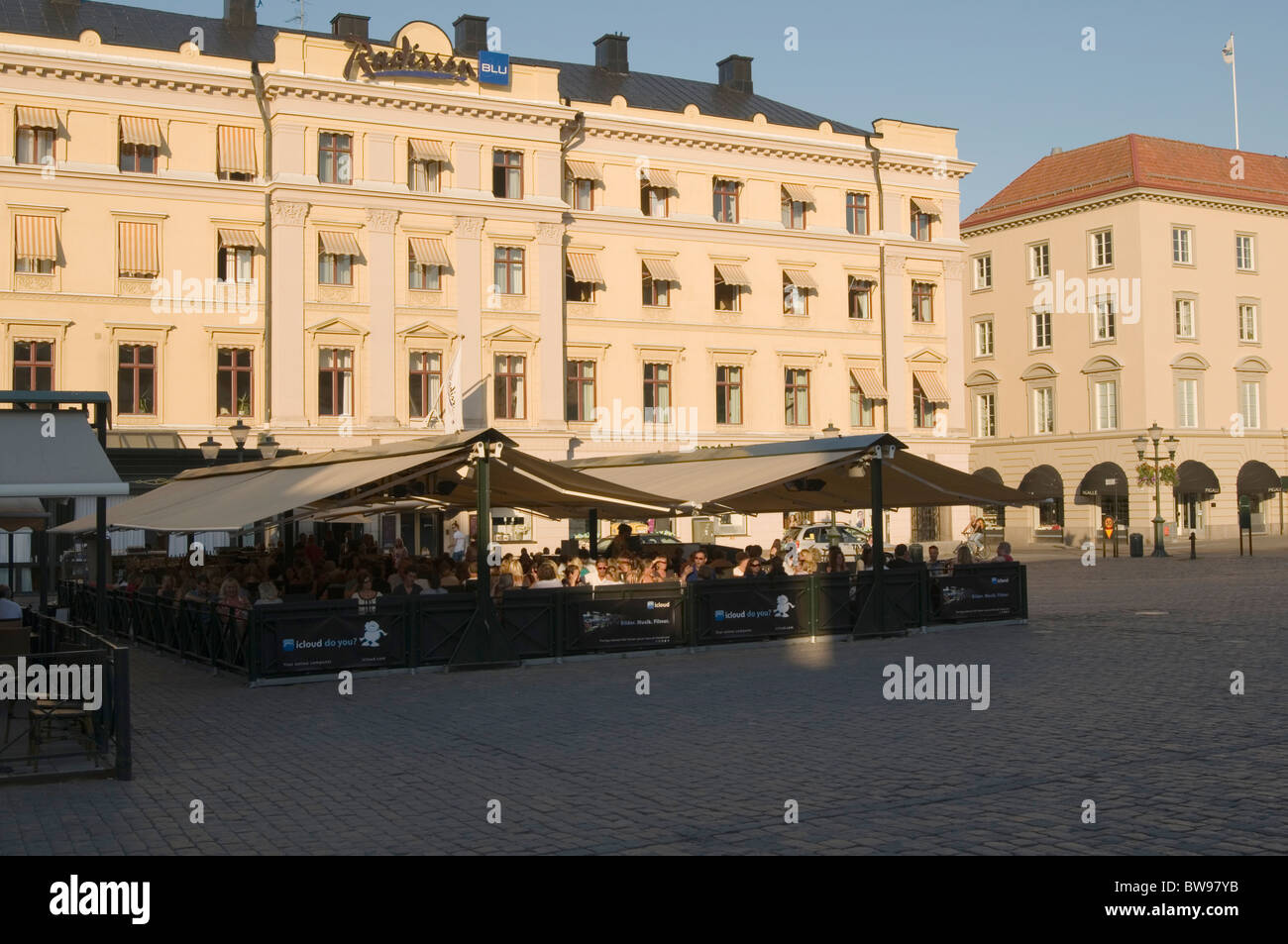 Linköping Schweden schwedische Stadt quadratische Zentrum Innenstadt öffnen Luft Bar Bars Café Restaurant Restaurant Essen in Stockfoto