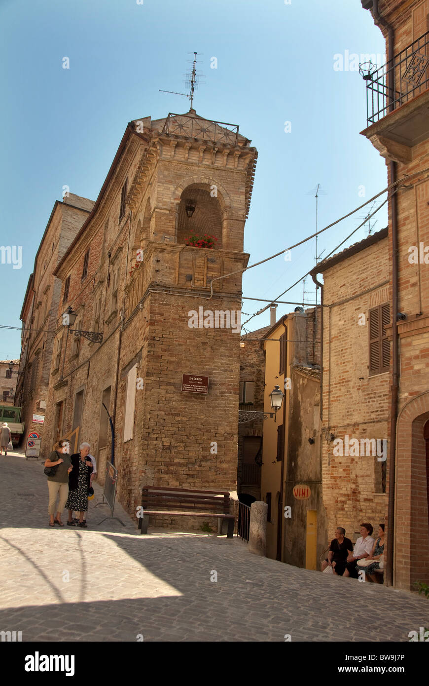 Casa Bruni 15. C Haus im Besitz des erste Biograph von Michelangelo Thin Haus in Ripratransone Le Marche Stockfoto