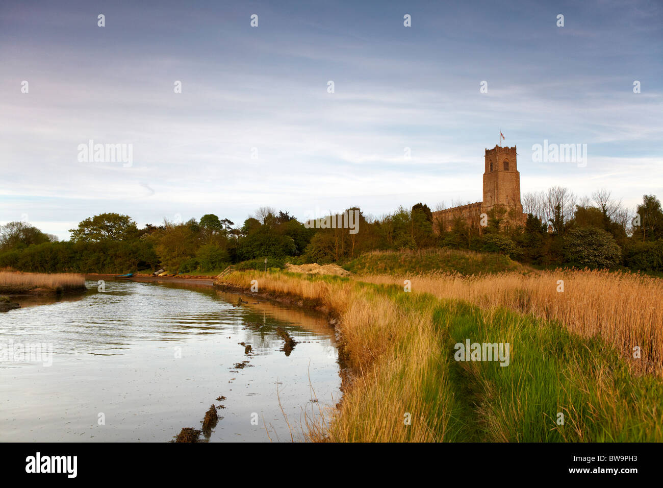 Kirche von Blythburgh aus den Sümpfen Stockfoto