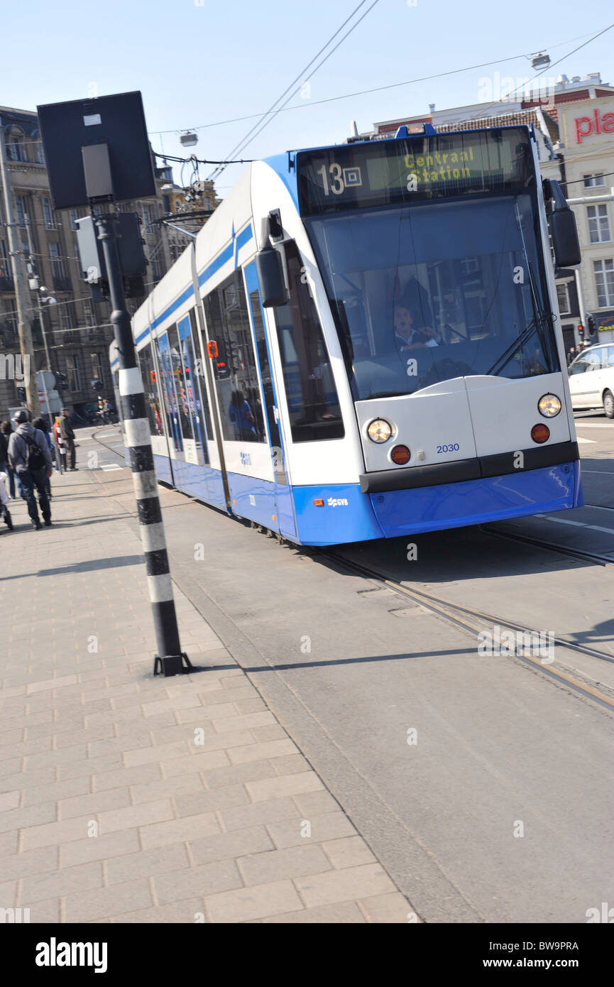 Straßenbahn zum Hauptbahnhof Amsterdam Niederlande Stockfoto