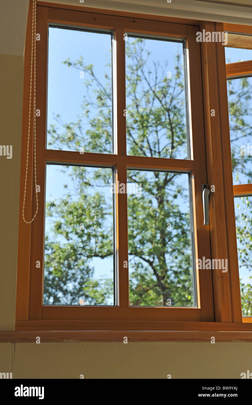 Doppelt verglaste Holzfenster Frame in der Heimat. Stockfoto