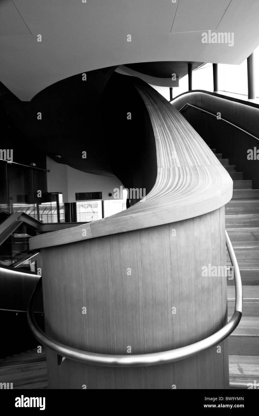 Kurve Treppe in schwarz / weiß Stockfoto