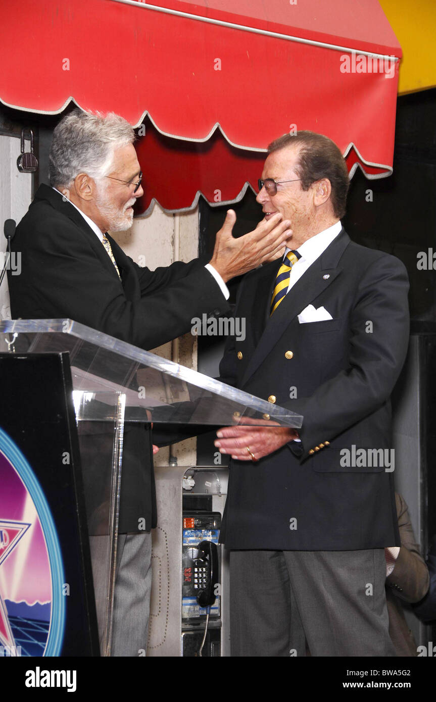 Stern auf dem Walk of Fame für Roger Moore Stockfoto