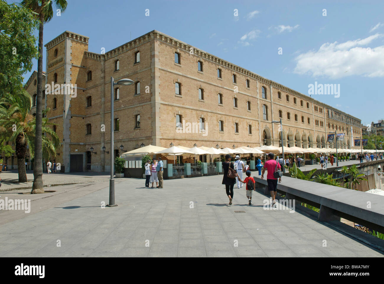 "Palau de Mar" Gebäude mit dem Museum der katalanischen Geschichte am alten Hafen von Barcelona, Spanien Stockfoto