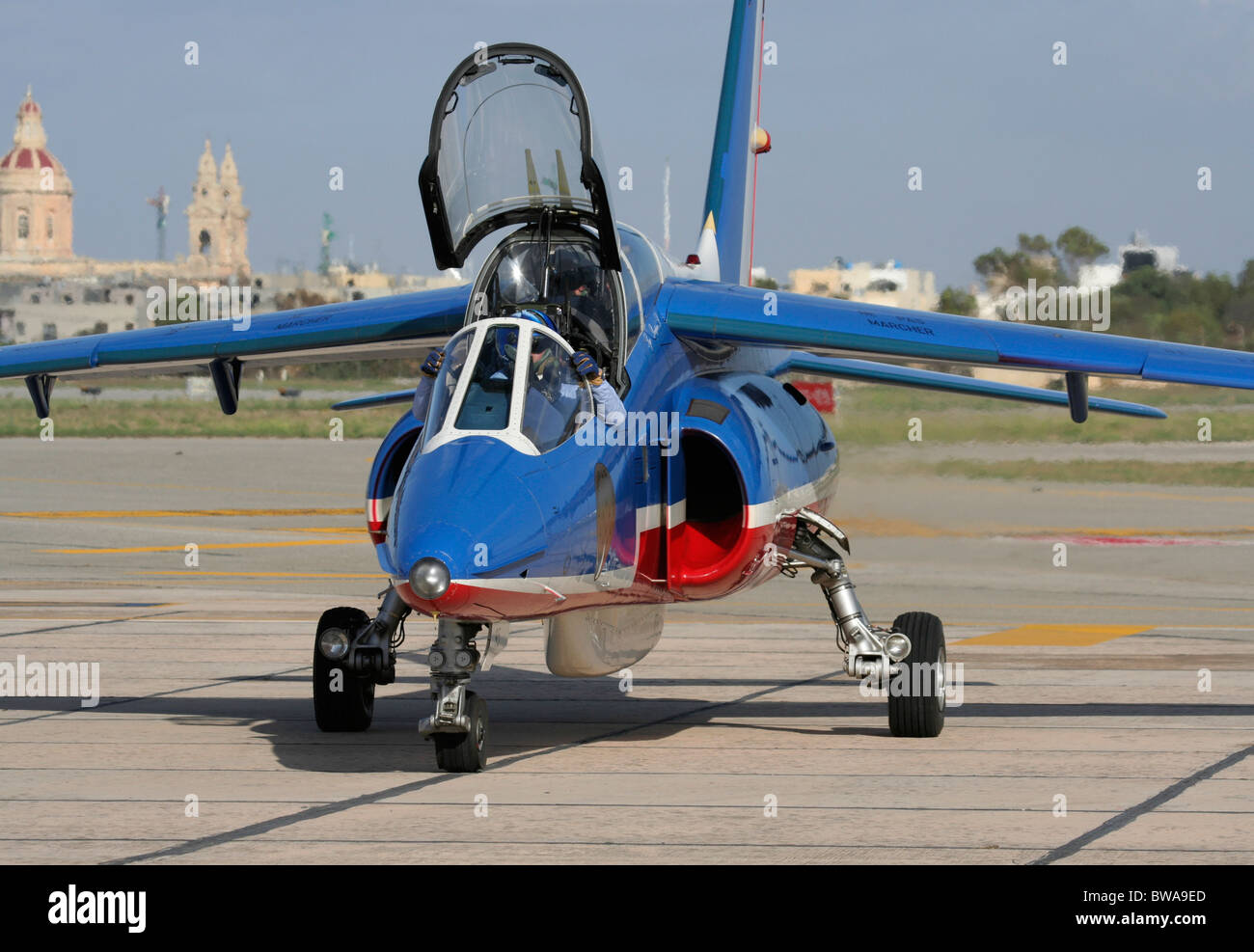 Ein Alpha Jet der Patrouille de France bereit zum Taxi für das Team der Anzeige Stockfoto