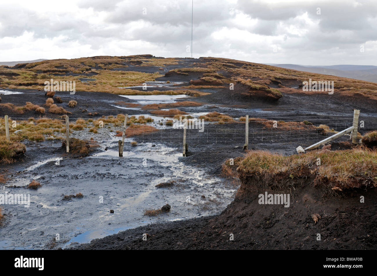 Torf-Erosion aus über Weiden und Wetter auf dem Hügel Tops von Shetland Schottland Stockfoto