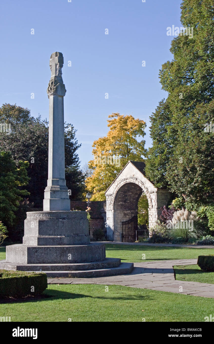 Kriegsdenkmal in der Memorial Garden der Kathedrale von Canterbury. Stockfoto