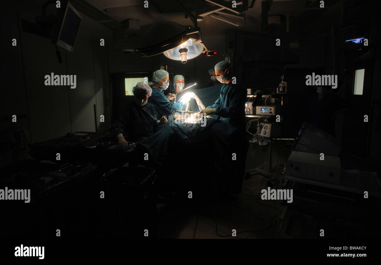 OP-Saal der Zukunft. OP-Saal in der Notaufnahme im Krankenhaus in Berlin, Deutschland Stockfoto