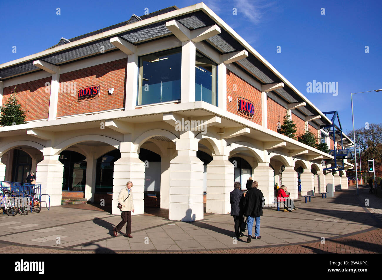 Roys Wroxham Kaufhaus, Stelham Road, Wroxham, Norfolk Broads, Norfolk, England, Vereinigtes Königreich Stockfoto