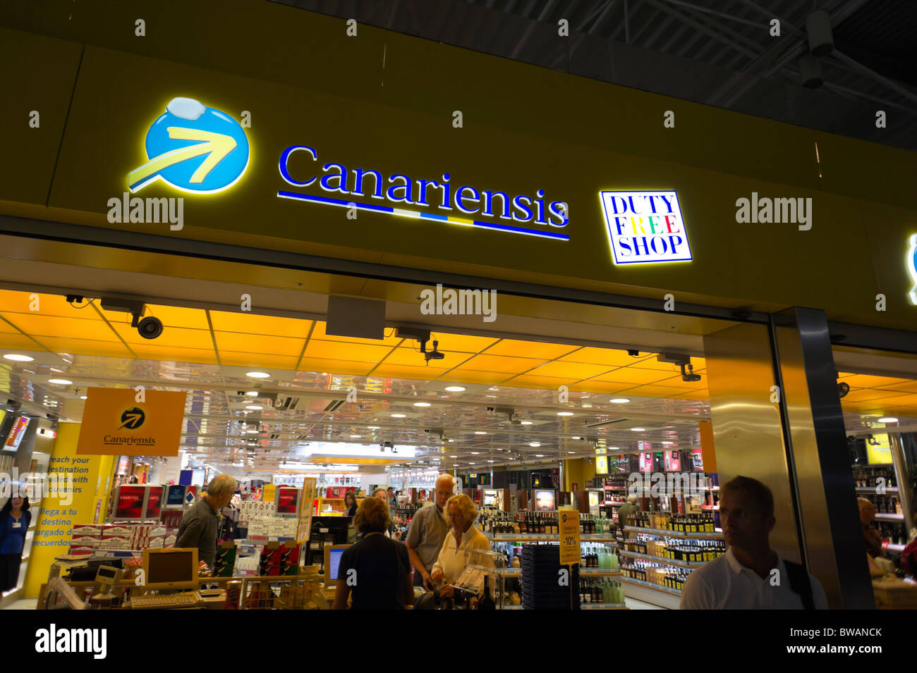 Fuerteventura, Kanarische Inseln - Flughafen duty free und Souvenirs, Canariensis Shop. Stockfoto