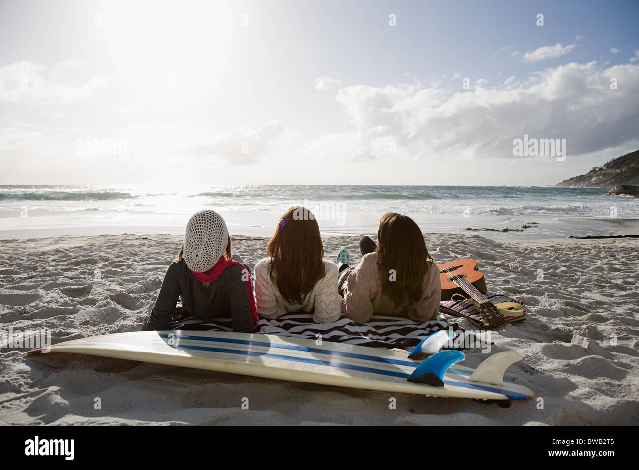 Girls lying beach Stockfotos und bilder Kaufen Alamy