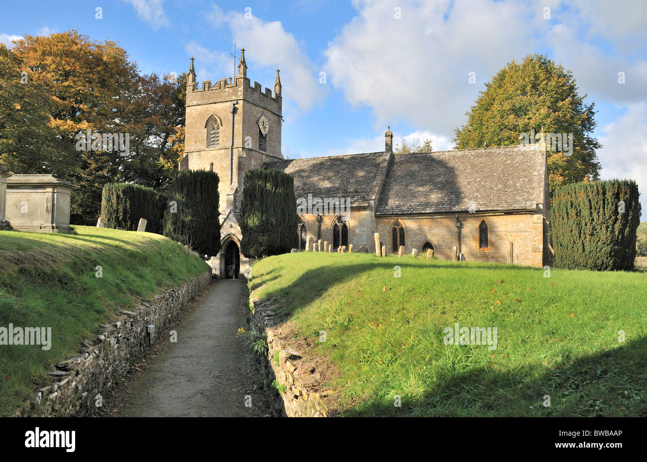 Die Pfarrei St. Peters Kirche, Upper Slaughter, England, UK Stockfoto