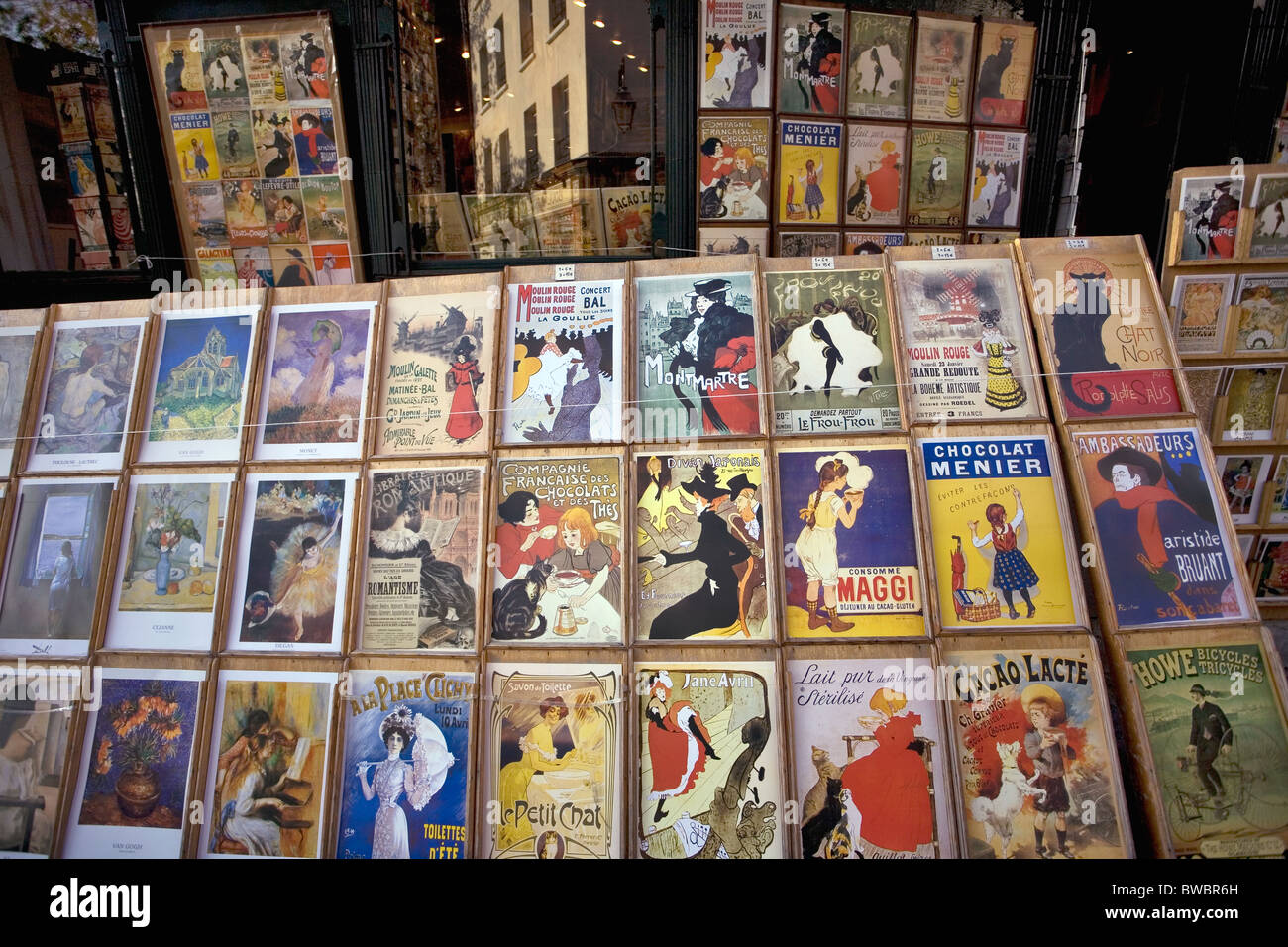 Postkarten zum Verkauf in Montmartre Stockfoto