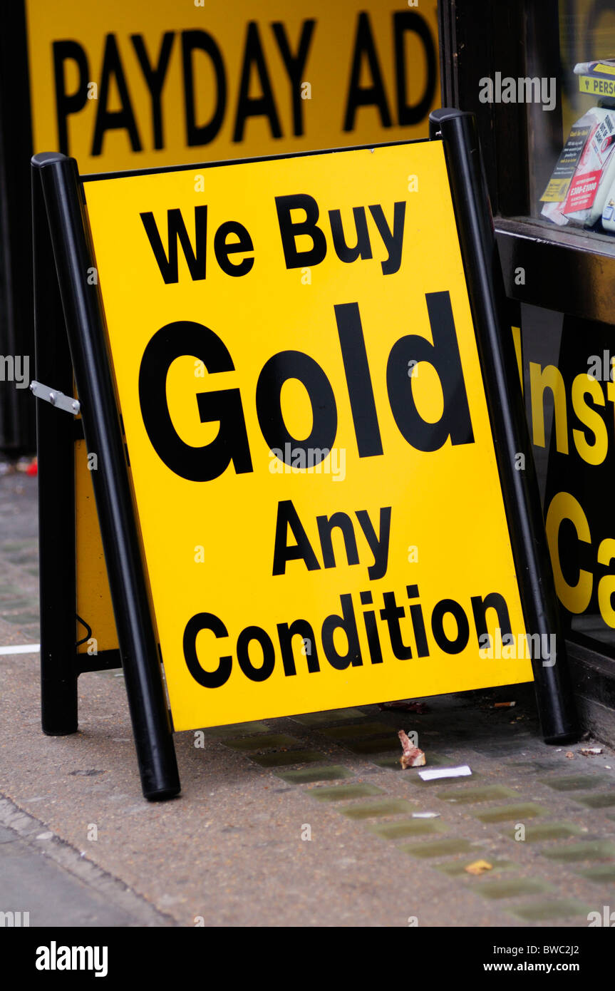 Wir kaufen Gold jede Bedingung Schild ein Pfandleiher Shop, Shepherds Bush, London, England, UK Stockfoto