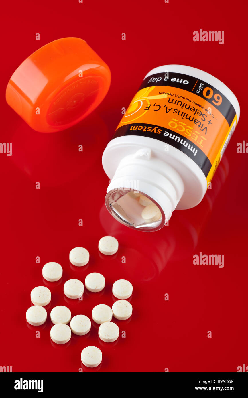 60 Tablette Wanne mit Tesco eine ein Tag Vitamine A, C, E und Selen Stockfoto