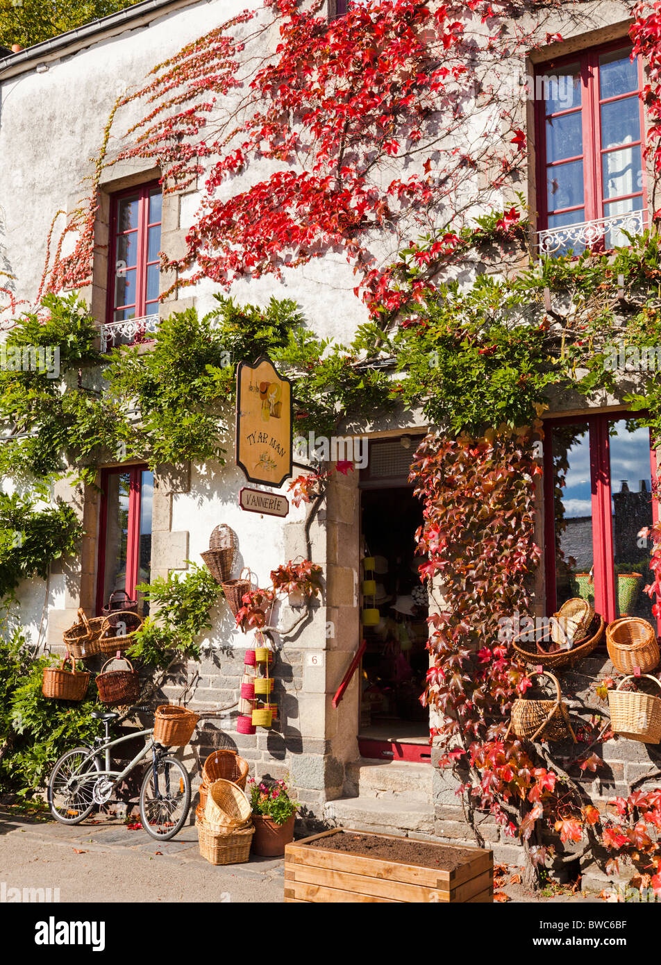 Vannerie-Geschäft, französischer Korbladen, in Rochefort en Terre, Bretagne, Frankreich, Europa Stockfoto