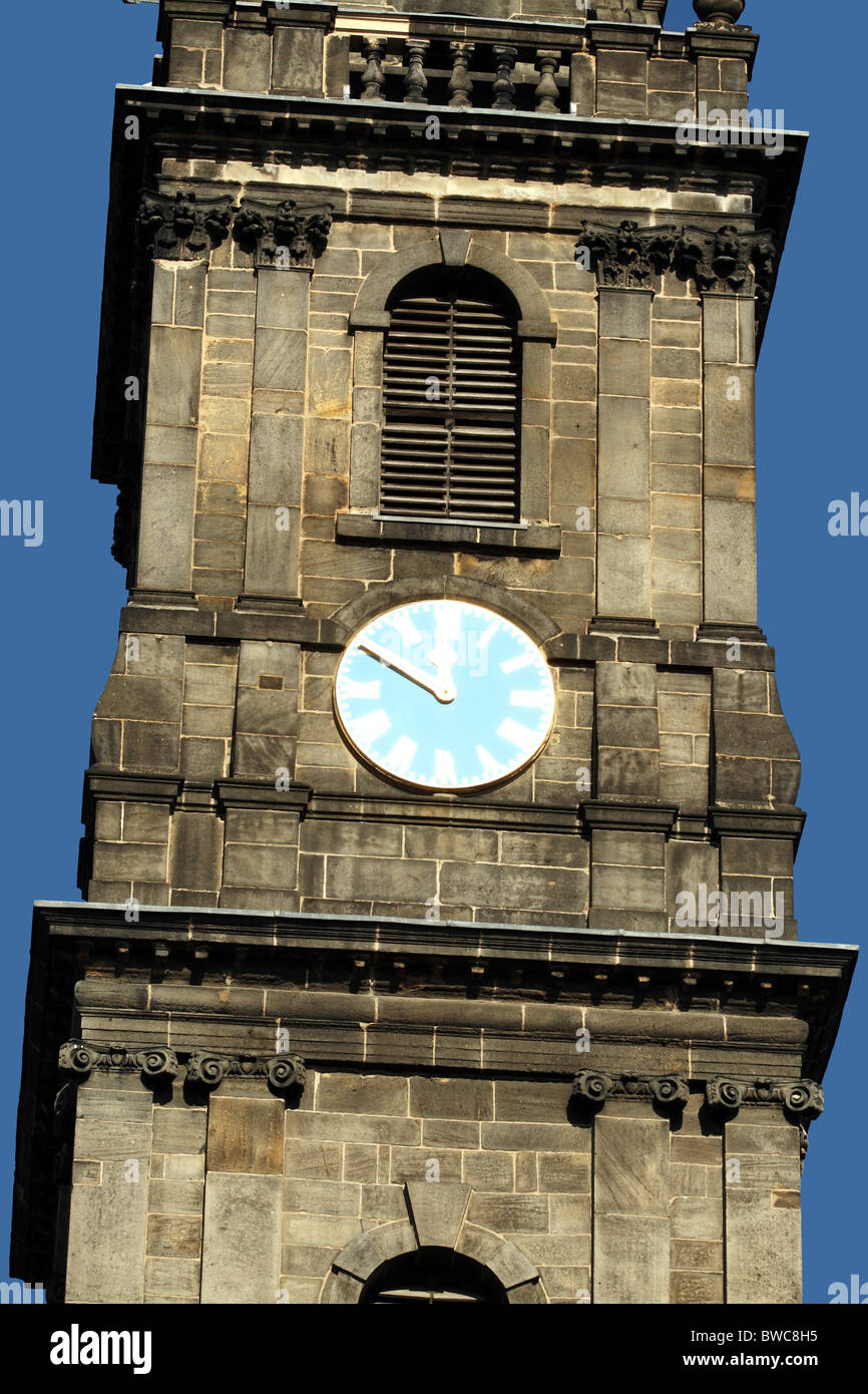 Holy Trinity Church Eber Yorkshire Vereinigtes Königreich UK zeigt Details der Fahrspur von Bell und Uhrturm Stockfoto