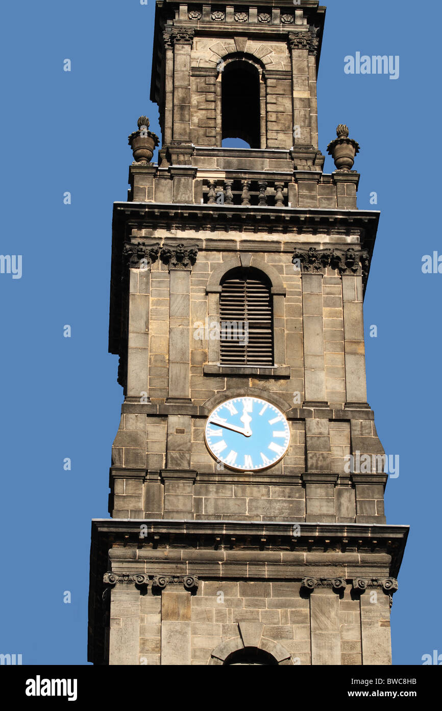 Holy Trinity Church Eber Yorkshire Vereinigtes Königreich UK zeigt Details der Fahrspur von Bell und Uhrturm Stockfoto