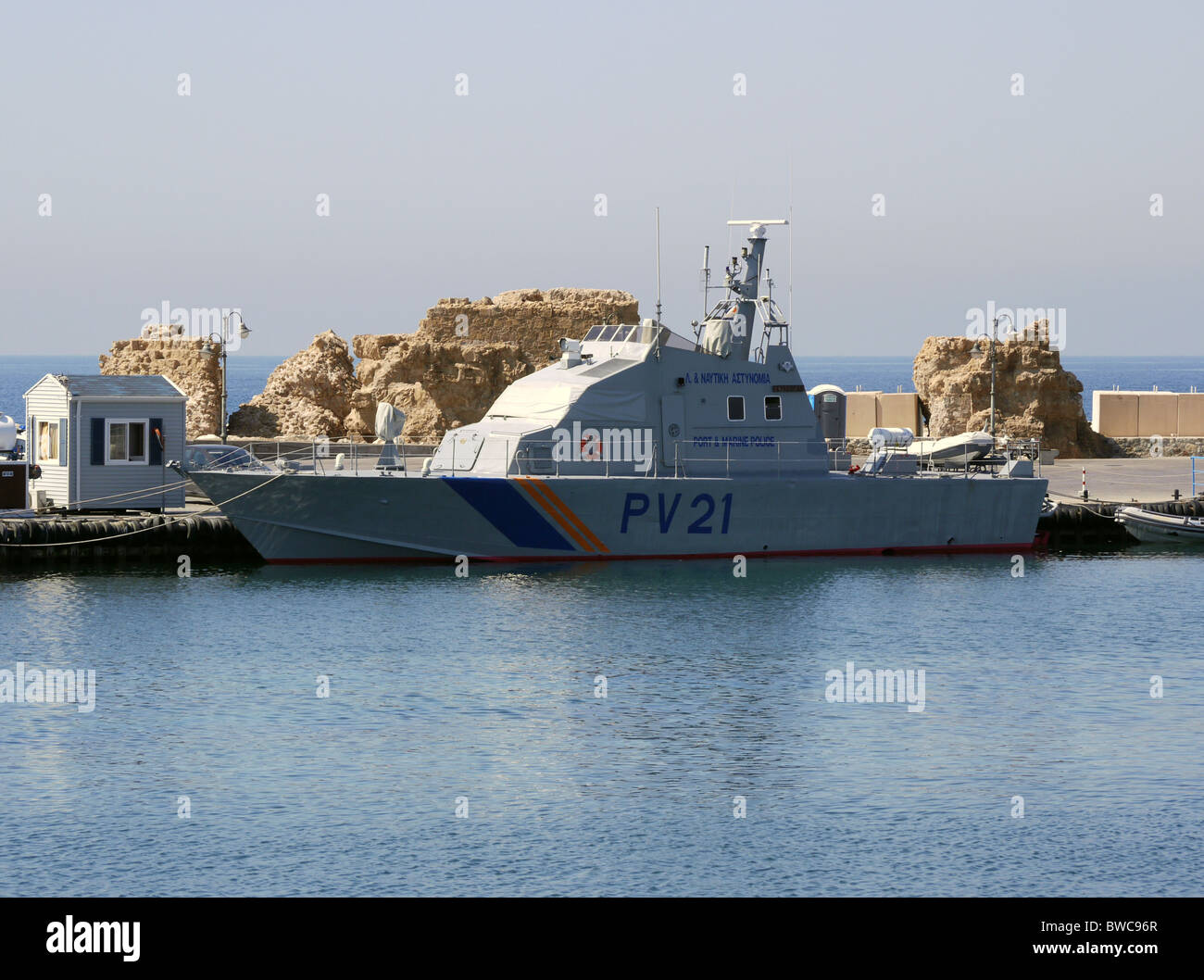 Hafen und marine Polizei Schiff im Hafen von Paphos in Zypern. Stockfoto