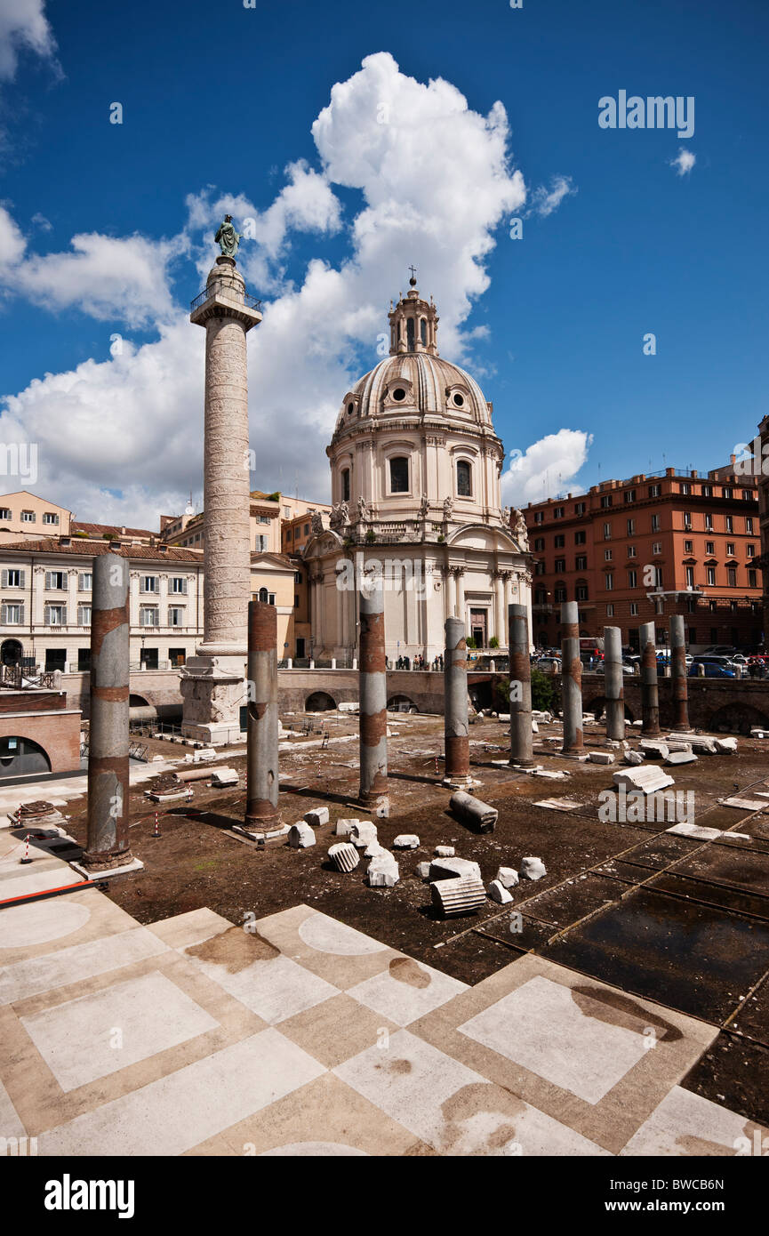 Colonna Traiana - Chiesa del Santissimo Nome di Maria al Foro Traiano, Rom, Italien Stockfoto