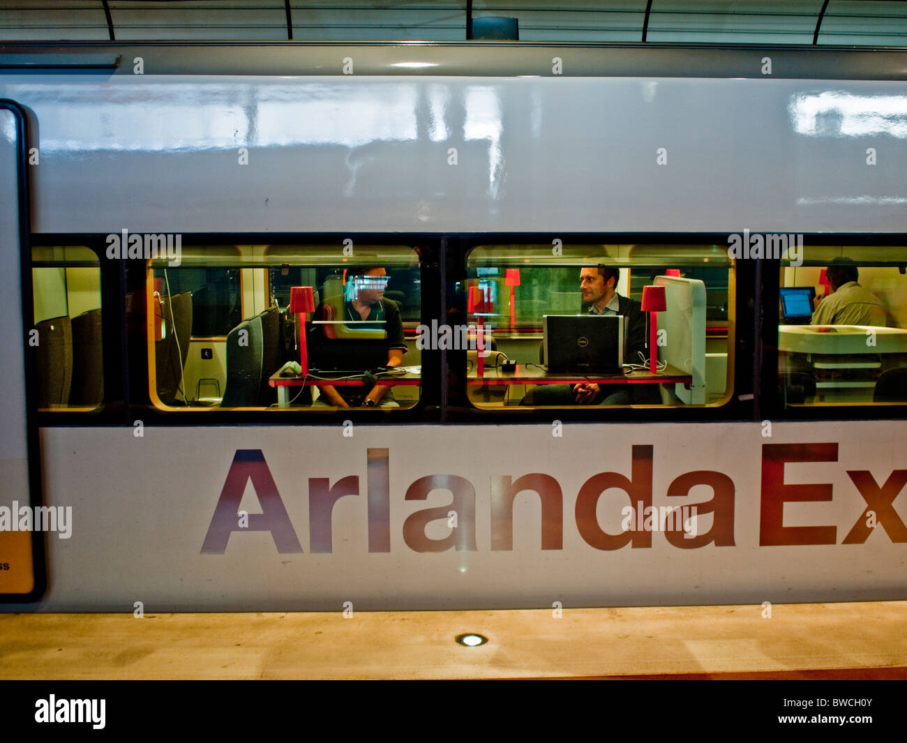 Arbeitsplatz an Bord der Arlanda Express Airport Train in Stockholm Schweden Stockfoto