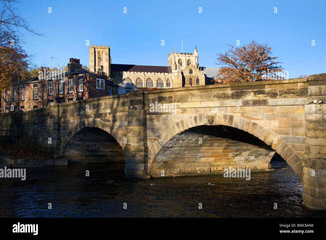 Kathedrale von Ripon und der Fluss Skell North Yorkshire England Stockfoto