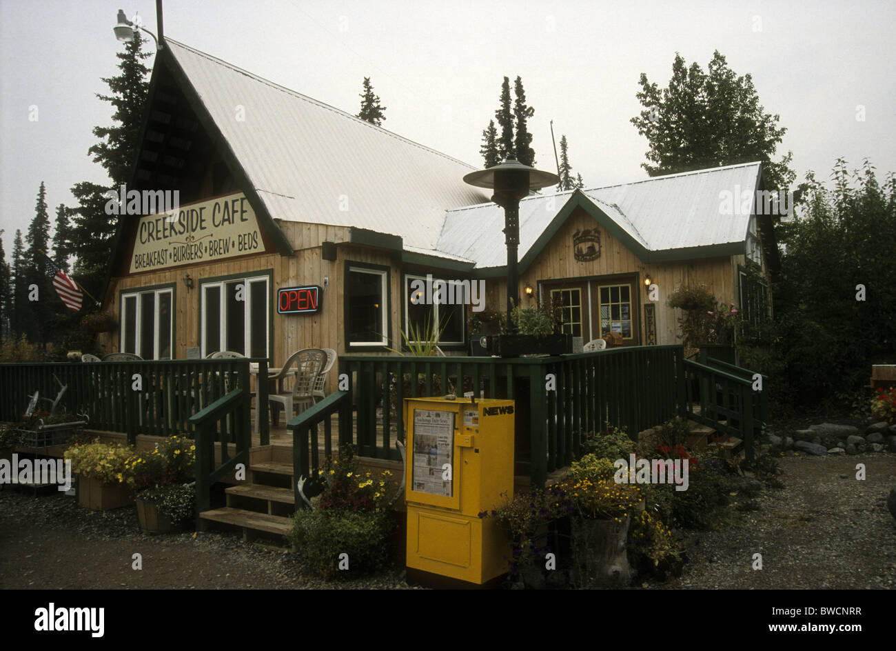 Das McKinley Creekside Cafe auf dem George Parks Highway, Alaska, Amerika Stockfoto