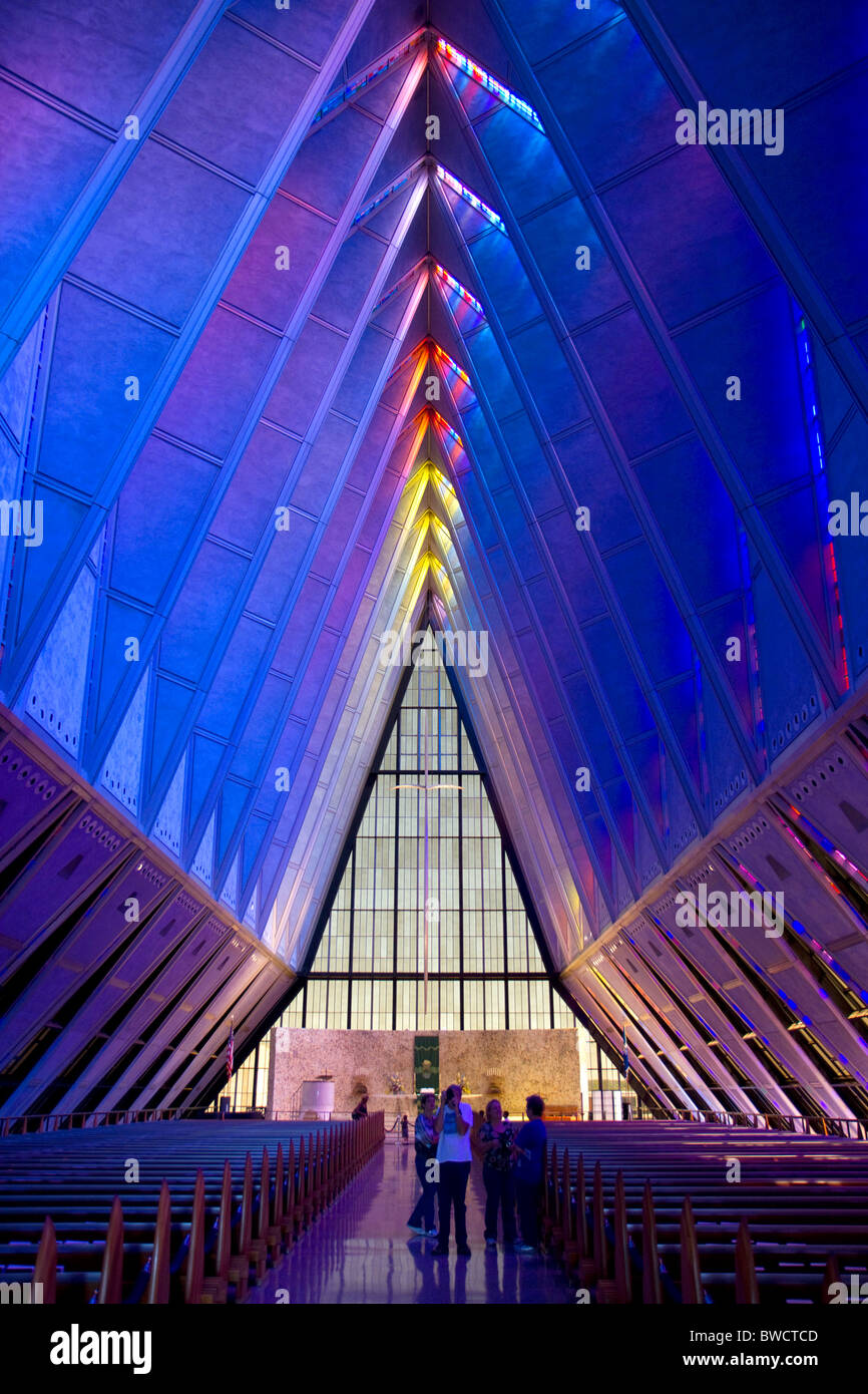 Innenraum der Kadetten Kapelle bei der Air Force Academy in Colorado Springs, Colorado, USA. Stockfoto