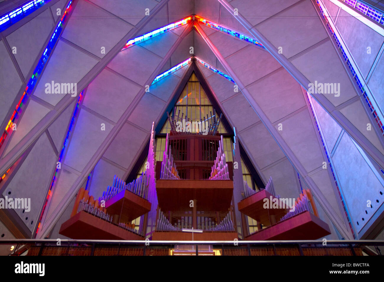 Innenraum der Kadetten Kapelle bei der Air Force Academy in Colorado Springs, Colorado, USA. Stockfoto