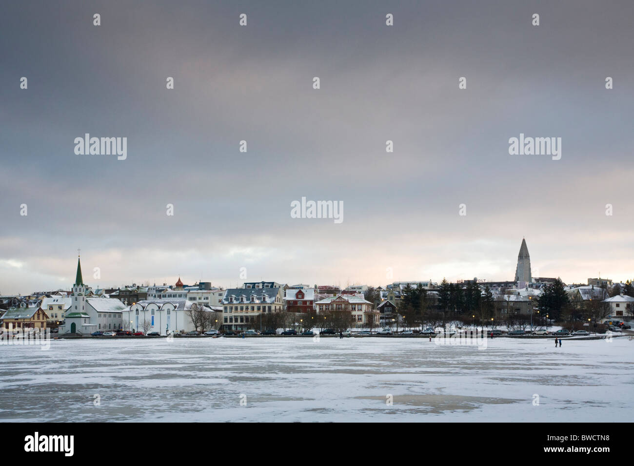 Eisbedeckten Tjörnin-Sees. Reykjavik Island Stockfoto