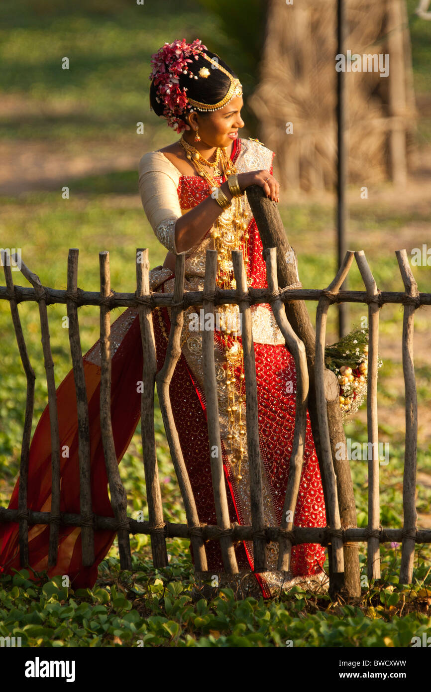 Traditionellen srilankischen Braut nach ihrer Hochzeit, Sri Lanka Stockfoto