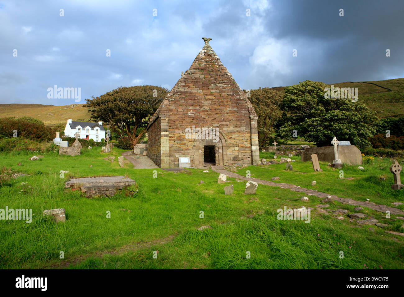 Kilmalkedar Kirche (12. Jahrhundert), Halbinsel Dingle, County Kerry, Irland Stockfoto