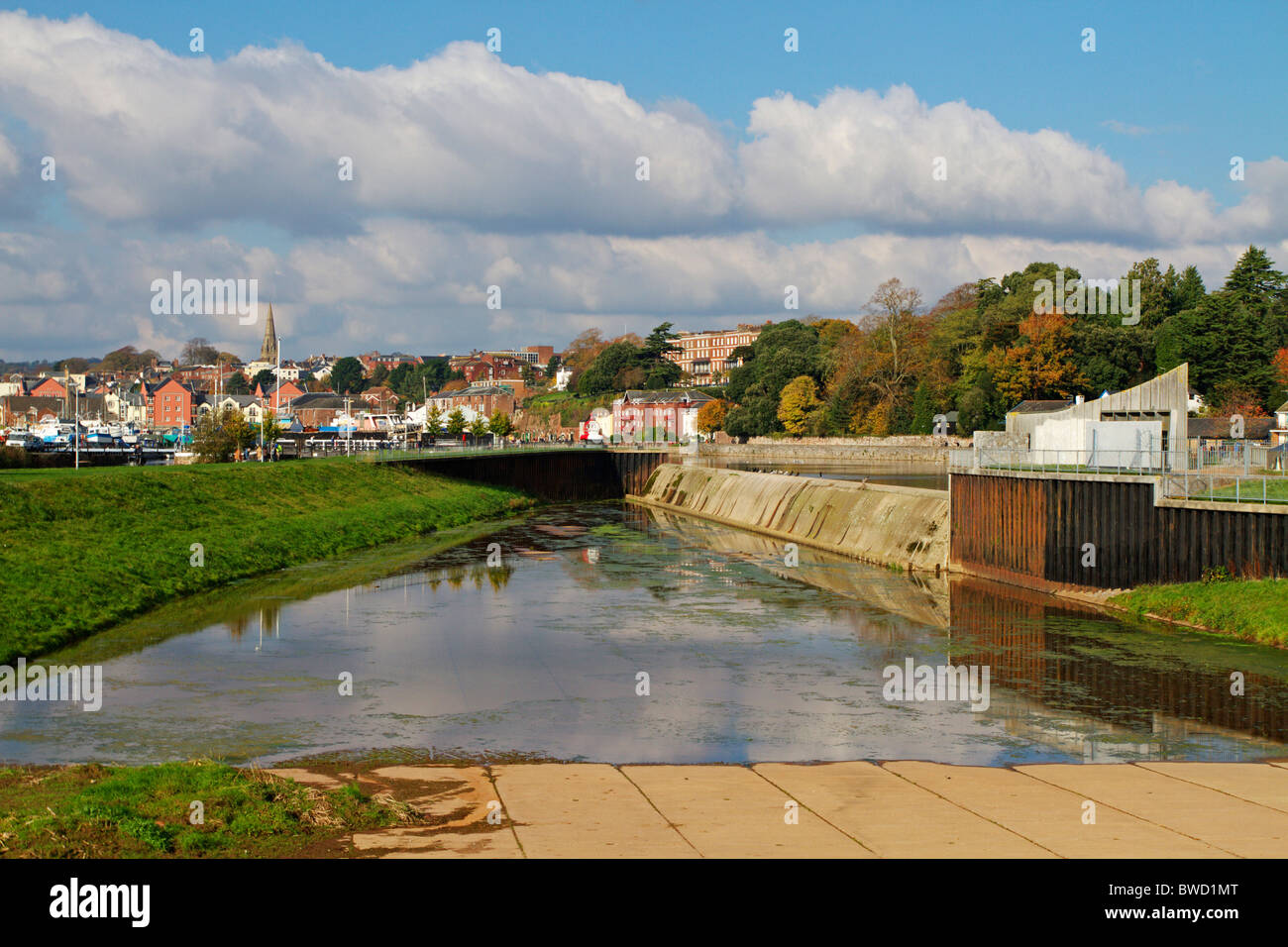 Karottenhosenträger Wehr Flut Verteidigung System, Exeter, Devon, England Stockfoto